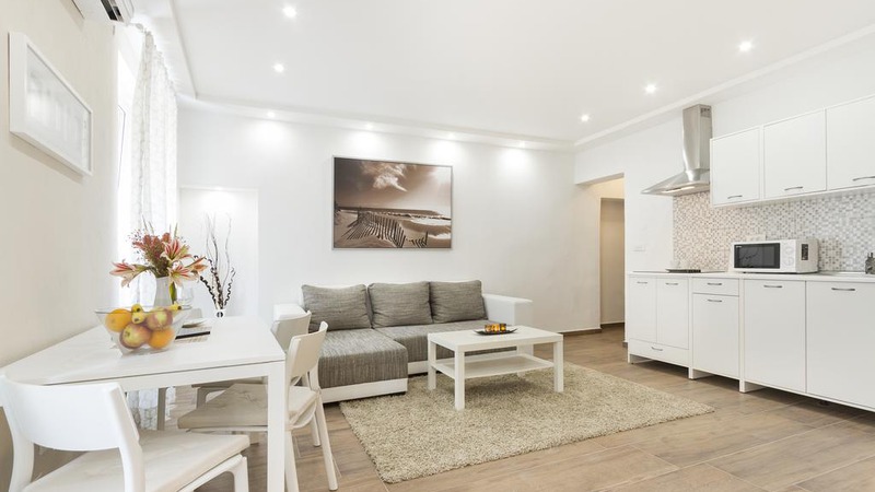 Elias & Casa Flores apartments